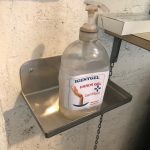Staffa fissa per dispender igienizzanti
