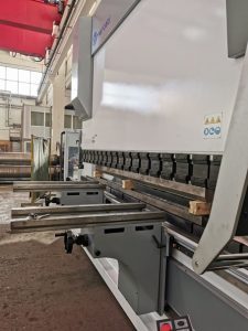 nuova pressa piegatrice in cif carpeteria